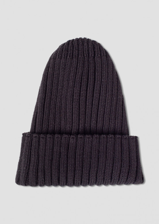Black knitted hat 