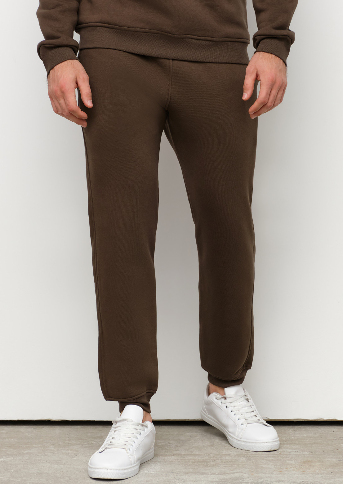 Brown men's basic three-thread insulated trousers