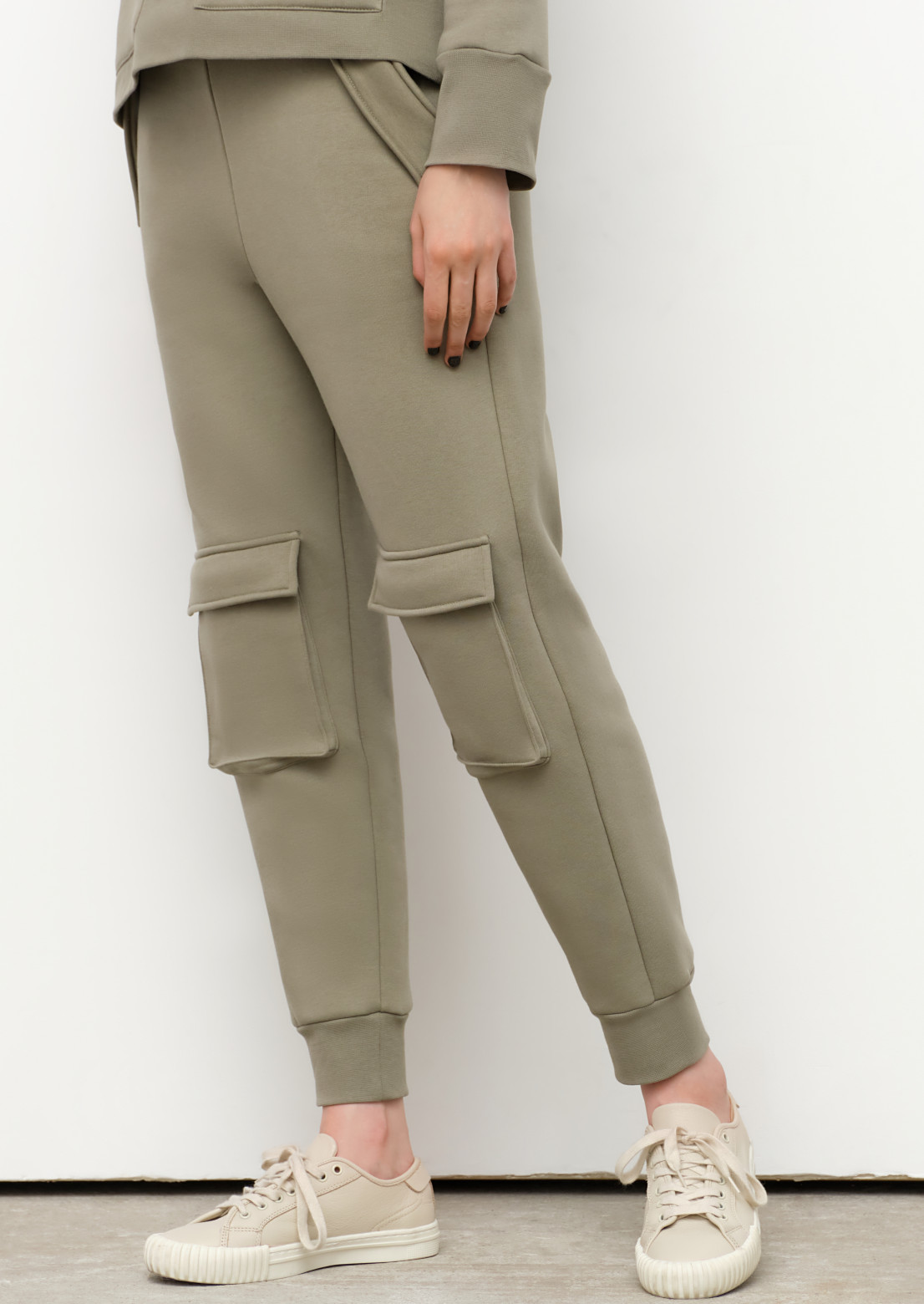 Khaki color three-thread insulated cargo trousers