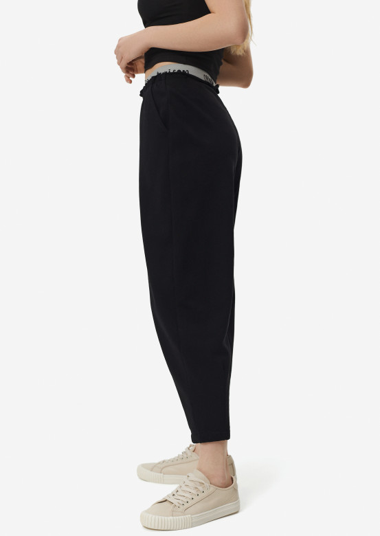 Black three-thread pleated front waistband trousers