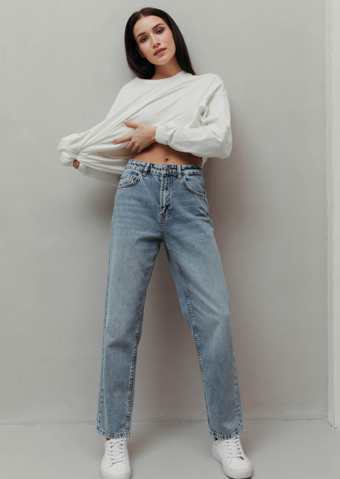 Blue color mom jeans 