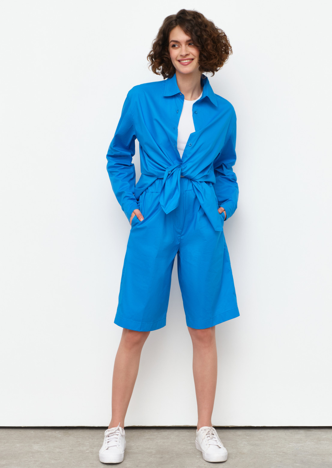 Electric colour suit with shirt and elongated shorts 