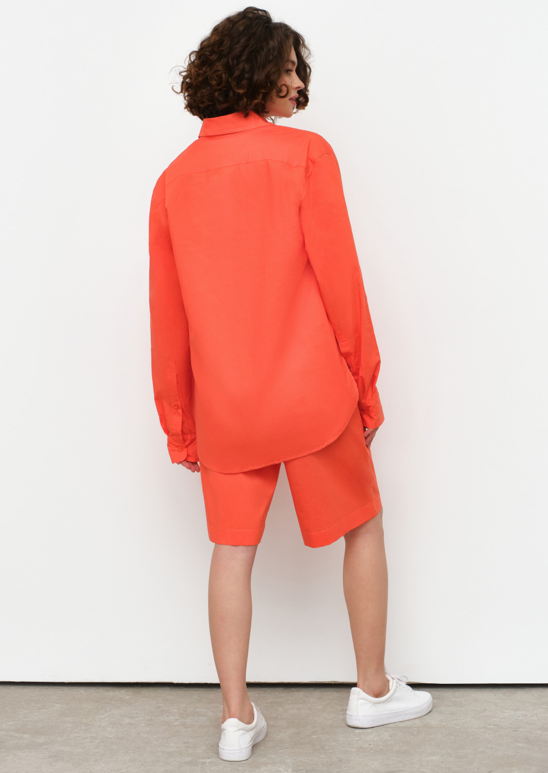 Костюм с рубашкой и удлиненными шортами оранжевый