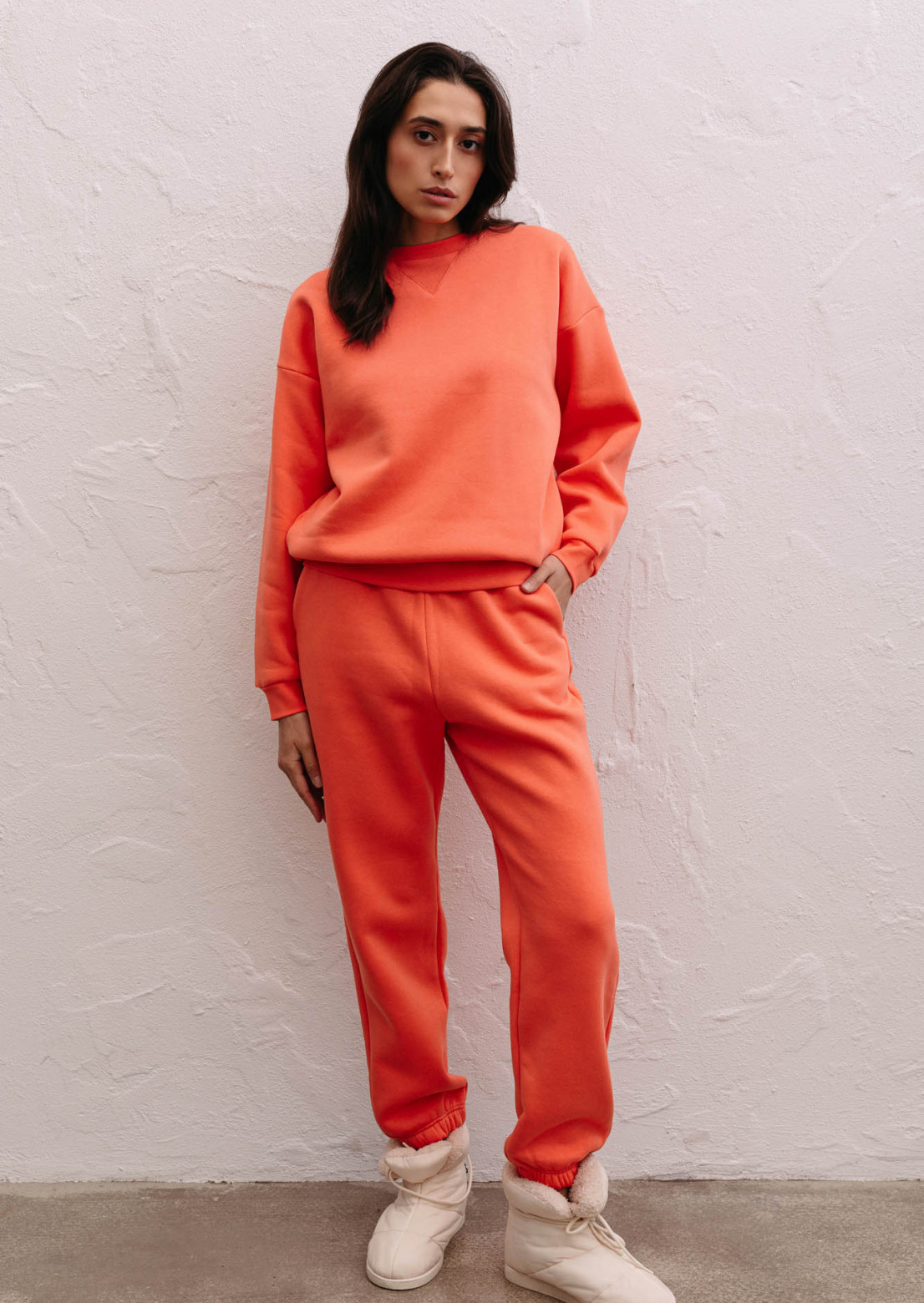 Live coral color three-thread insulated suit with sweatshirt and joggers