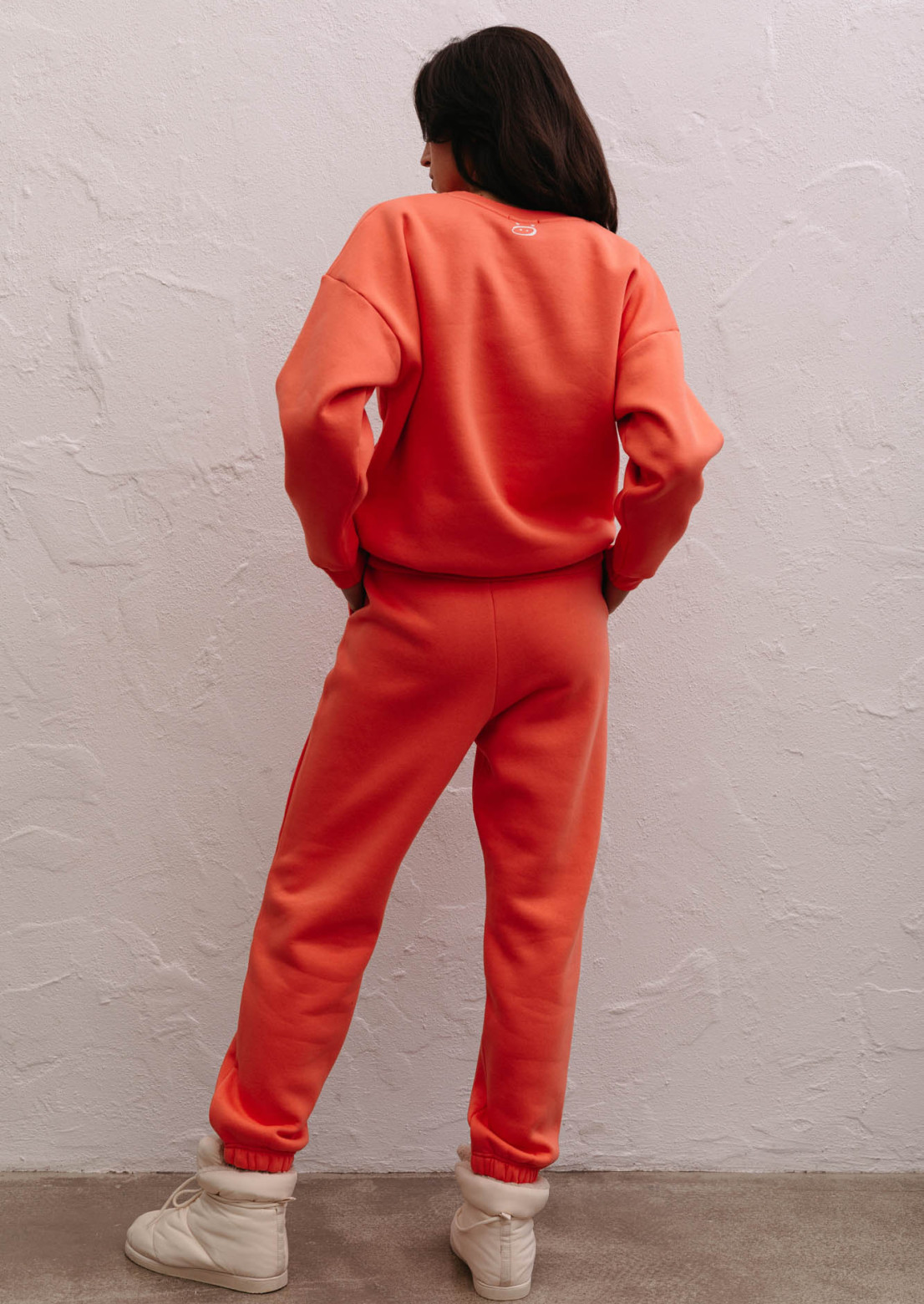 Live coral color three-thread insulated suit with sweatshirt and joggers