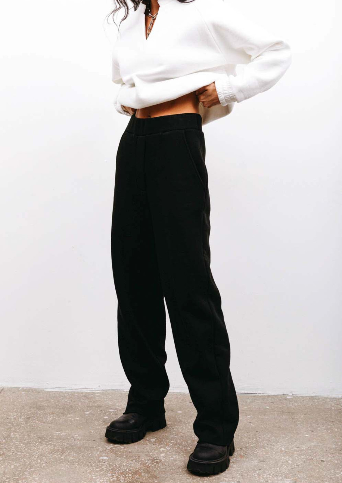 Black color three-thread insulated straight trousers