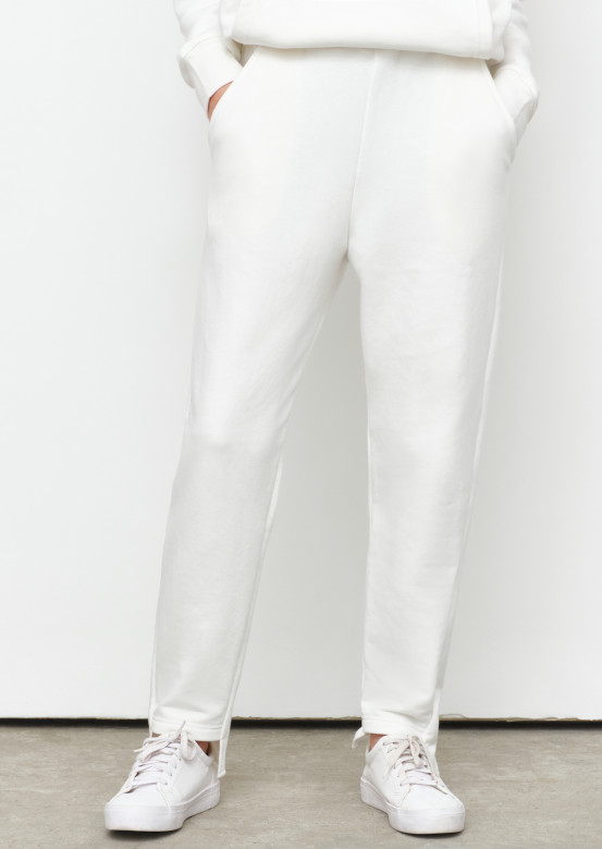 Milky colour three-thread in front shorter trousers