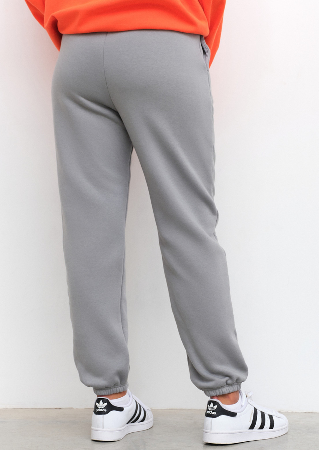 Graphite color three-thread insulated jogger pants