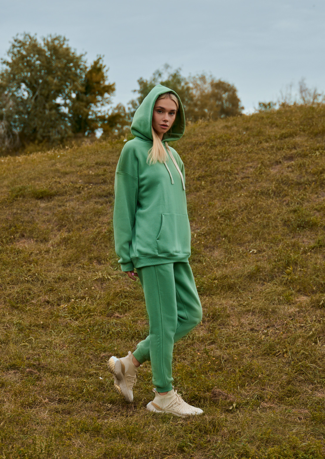 Штани тринитка утеплена basic жіночі сіро-зелений Pantone 17-0210