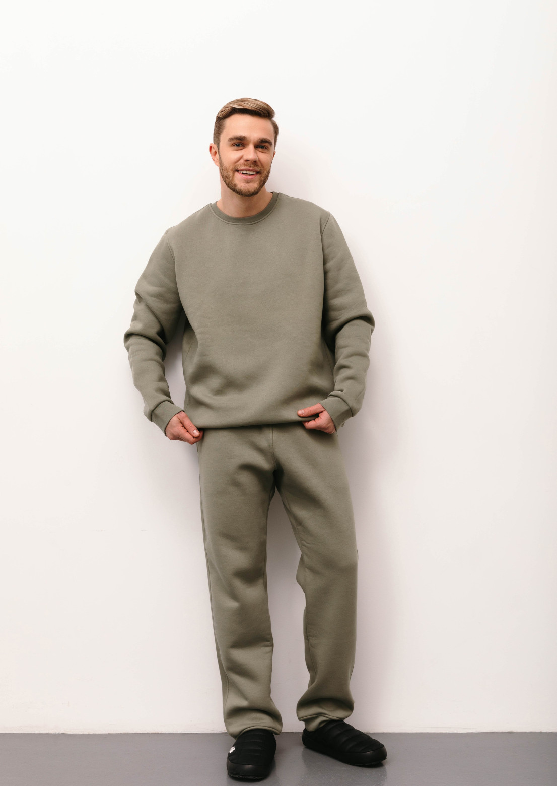 Khaki men's basic three-thread insulated trousers