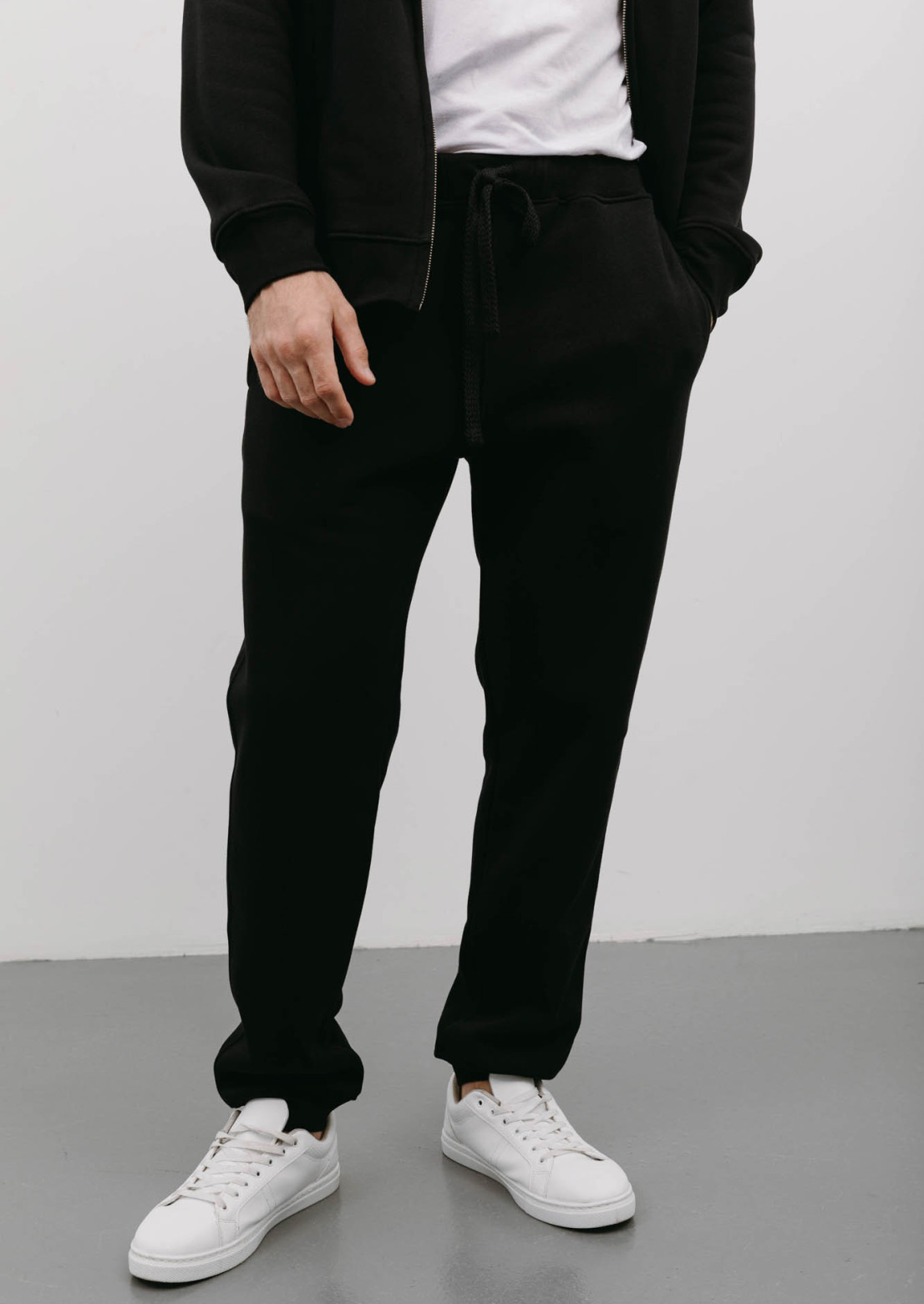 Штани тринитка утеплена basic чоловічі зі шнурком чорні