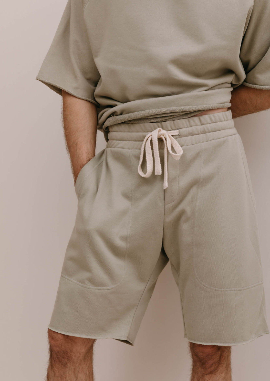 Light khaki color men elongated three-thread shorts