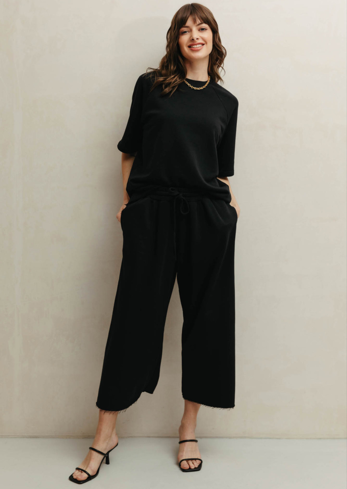Dark night color three-thread suit with culottes and T-shirt
