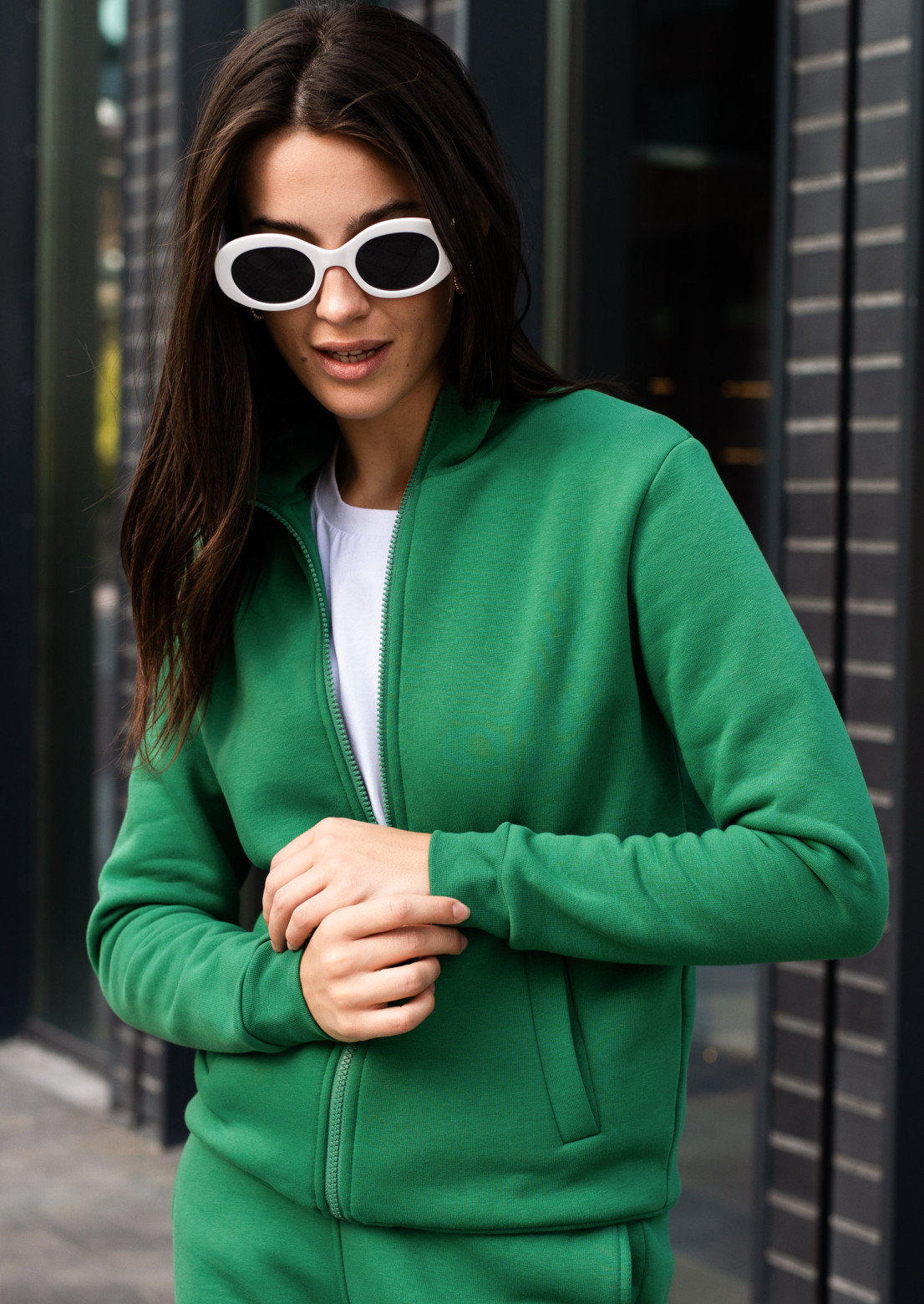 Green leaves color three-thread insulated sweatshirt with a zipper