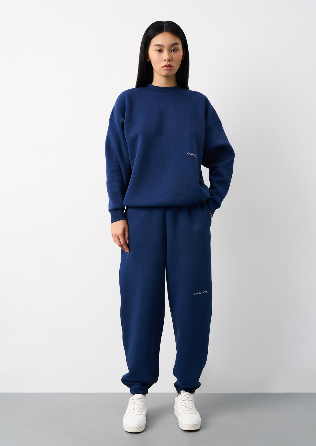 Marine color three-thread insulated suit with a print and voluminous pants