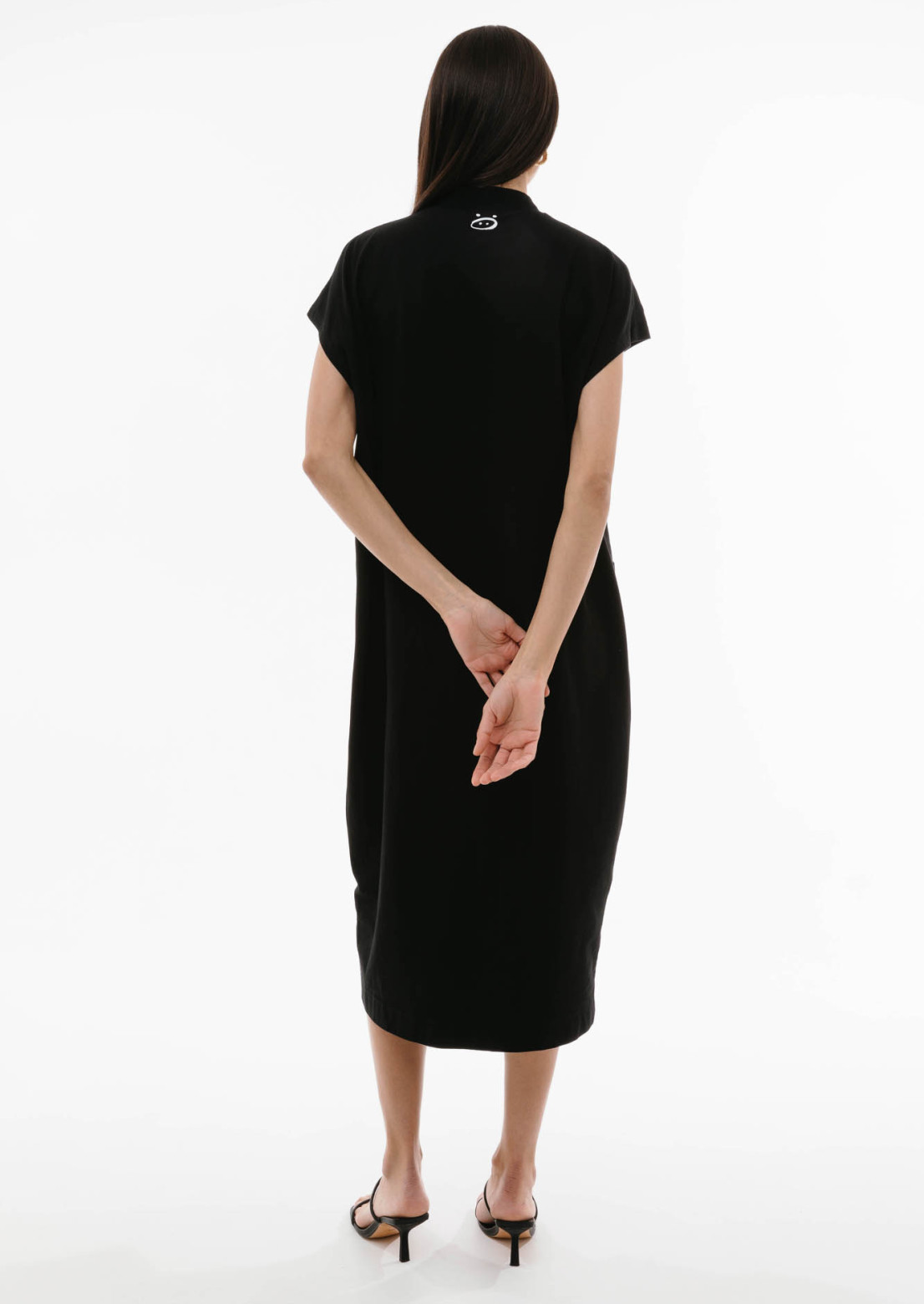 Black sleeveless dress with pocket