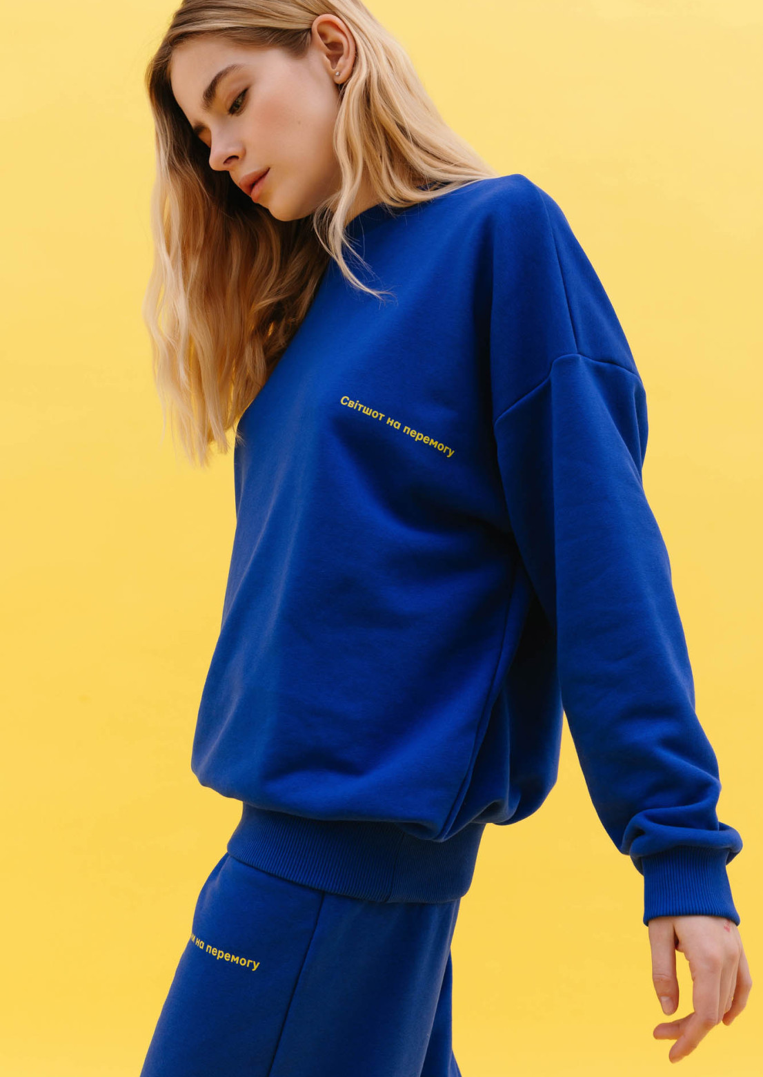 Women's blue color three-thread sweatshirt "На Перемогу"