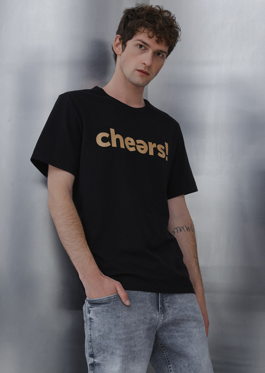 Men's black color T-shirt with print "Cheers" 