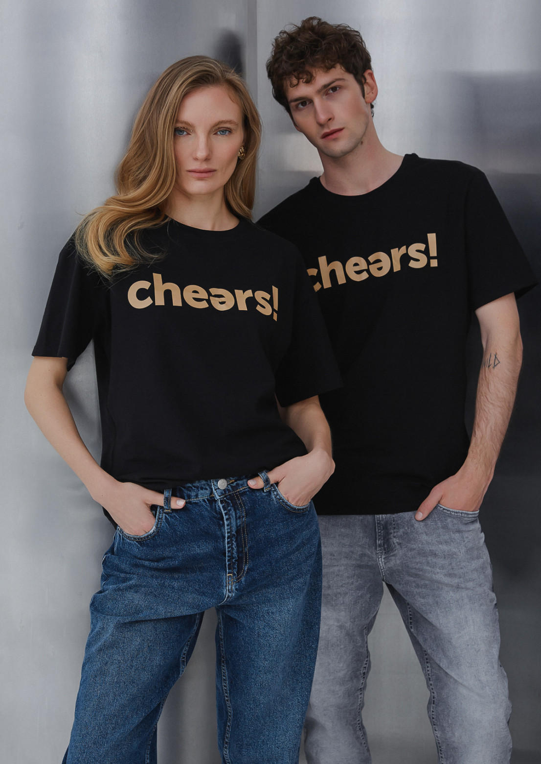 Men's black color T-shirt with print "Cheers" 