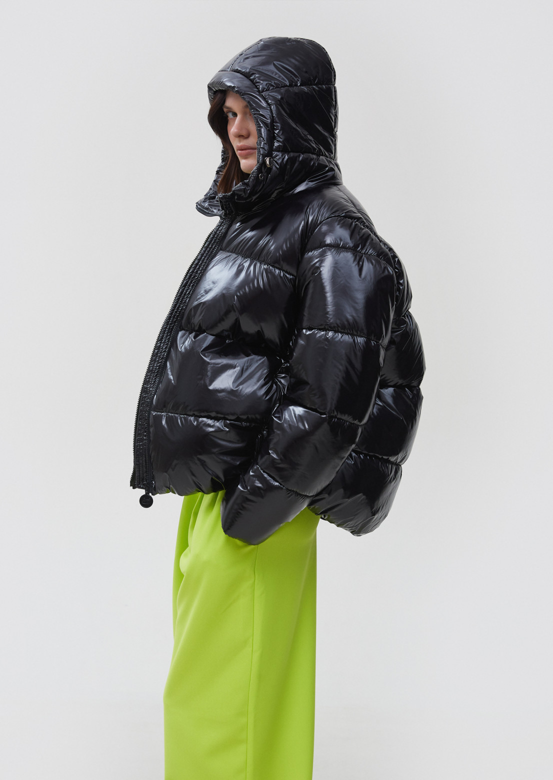 Black short lacquered puffer