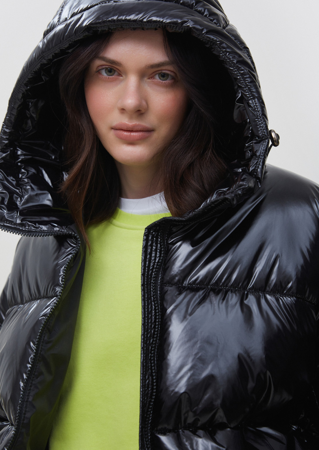 Black short lacquered puffer