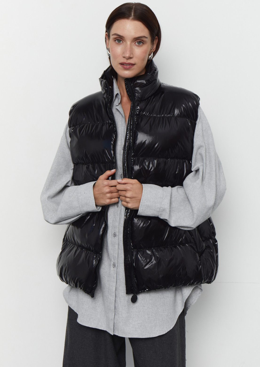 Women black color lacquered vest