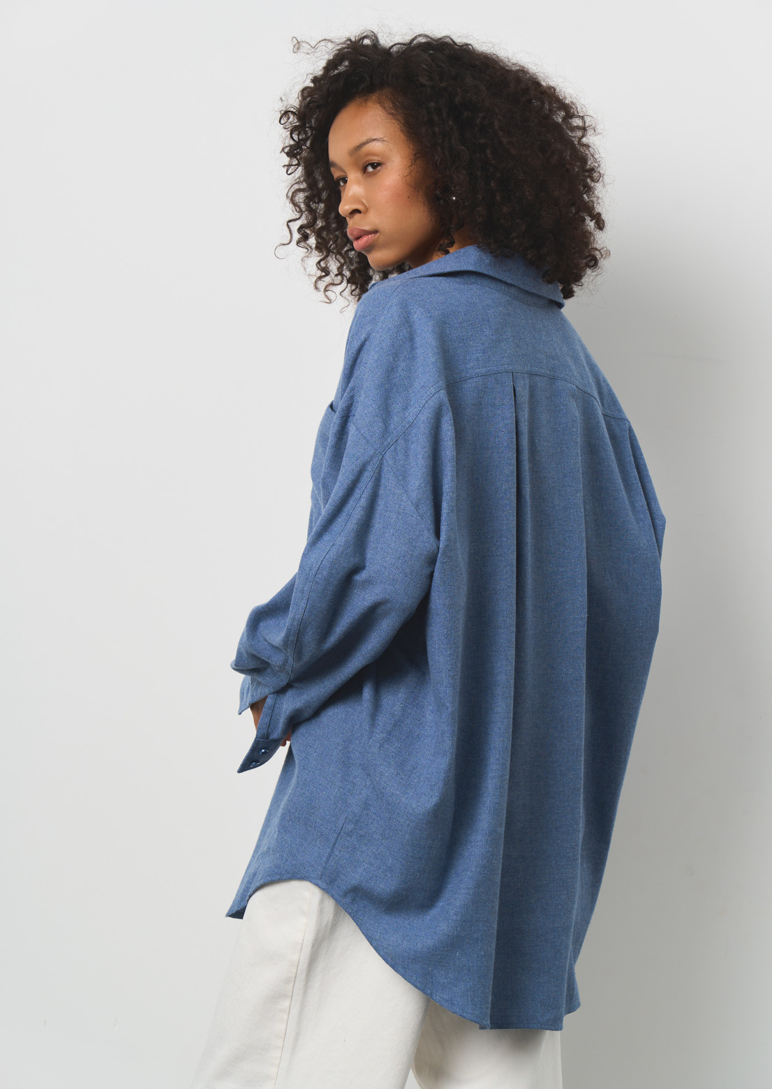 Jeans shirt with voluminous sleeves