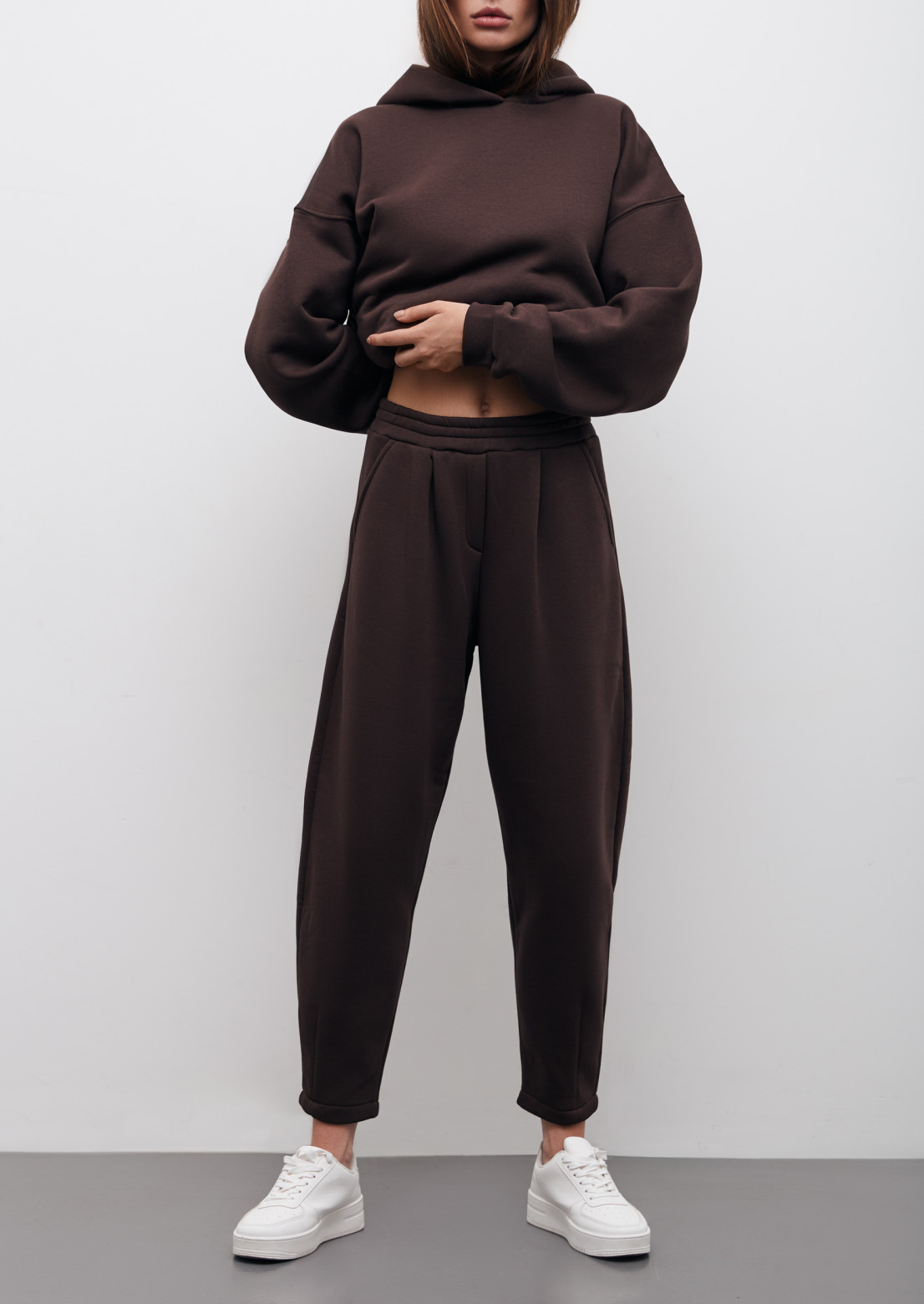 Dark brown color pleated front three-thread insulated trousers