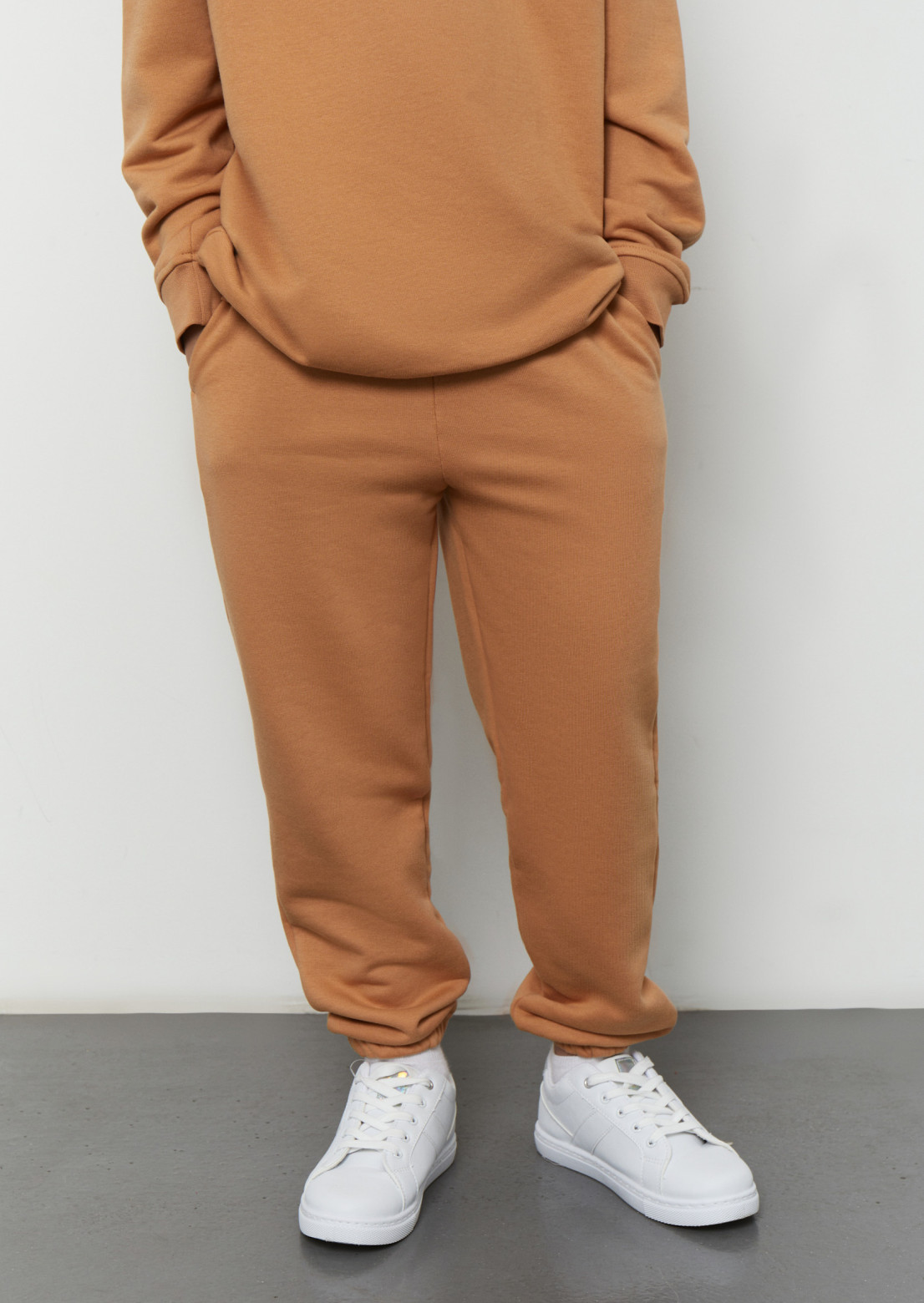 Caramel color kids three-thread oversize trousers 