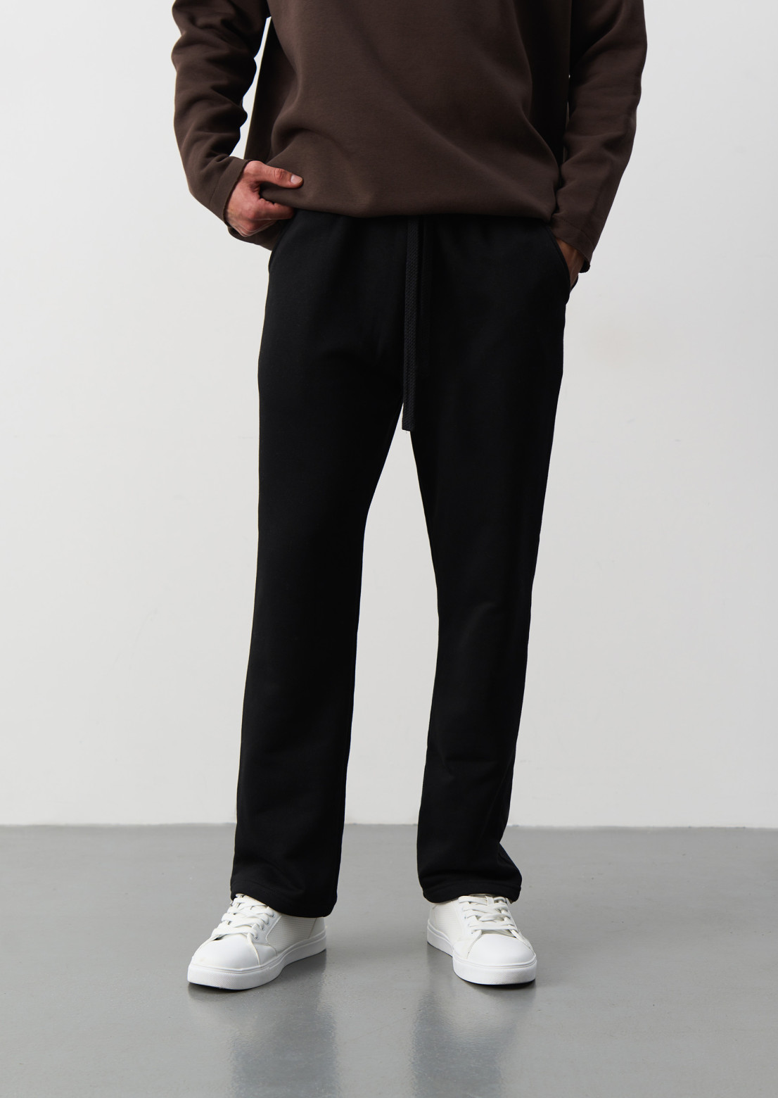 Black color straight men's three-thread trousers