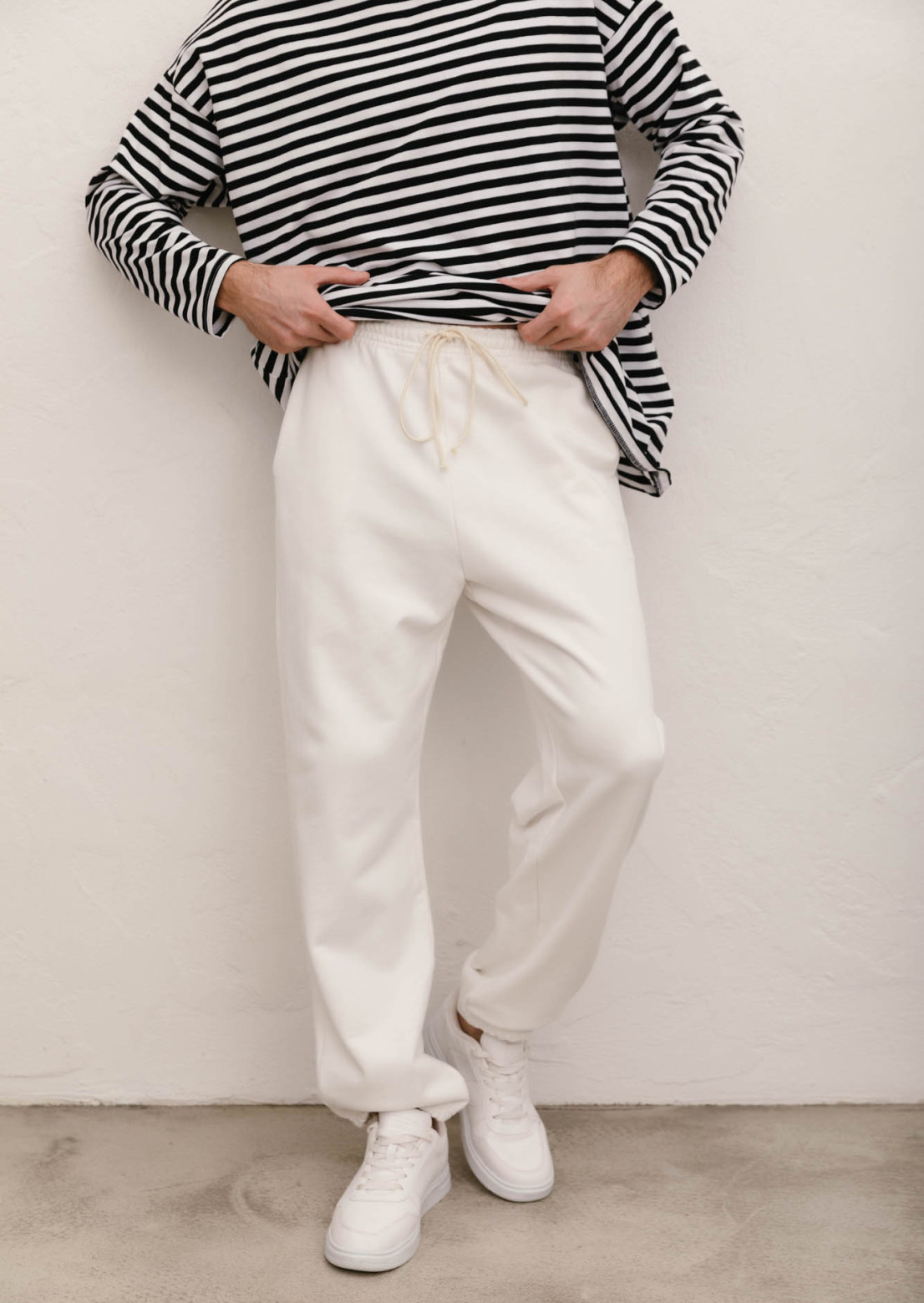 Milky color dense three-thread trousers