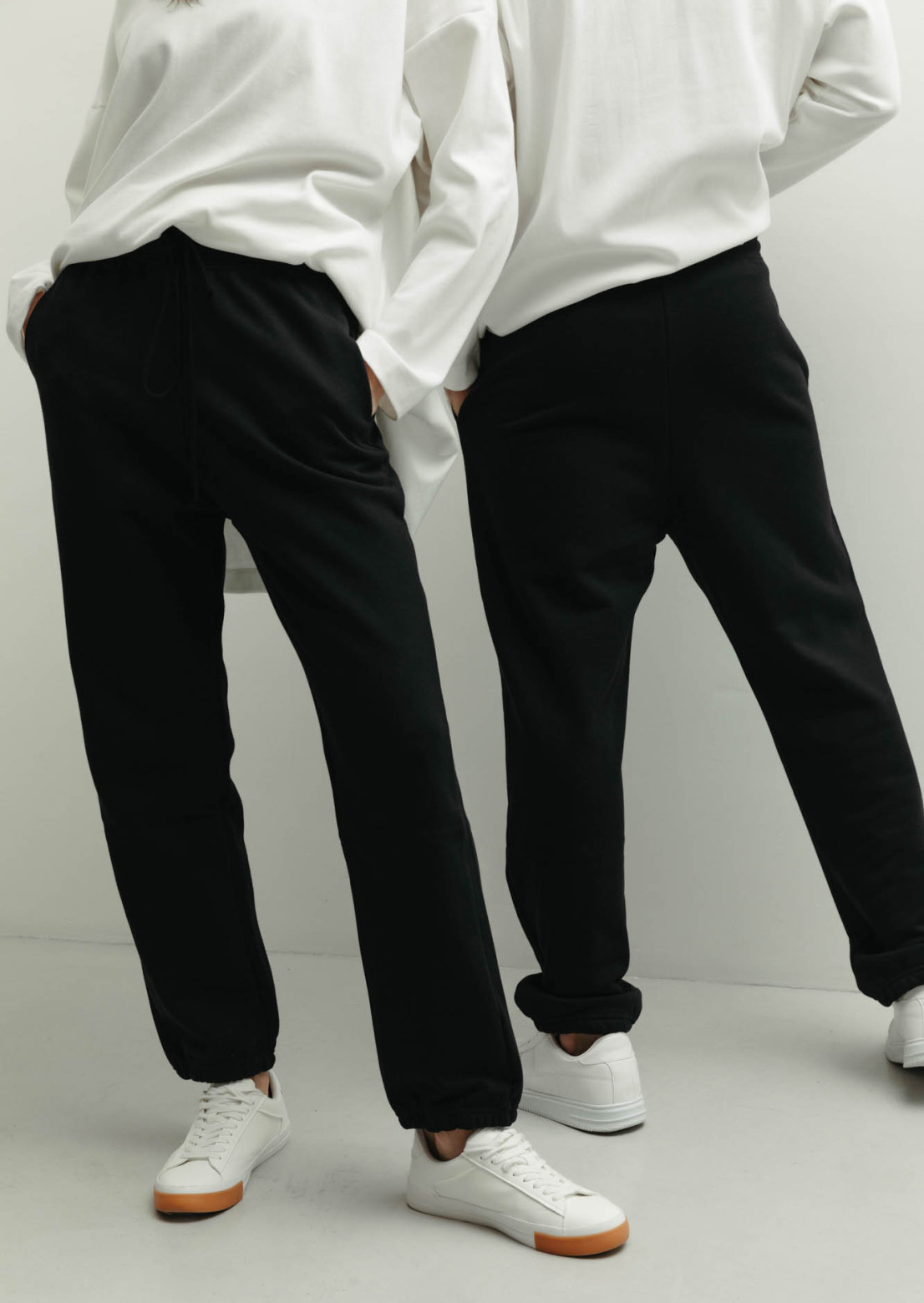 Black color dense three-thread trousers