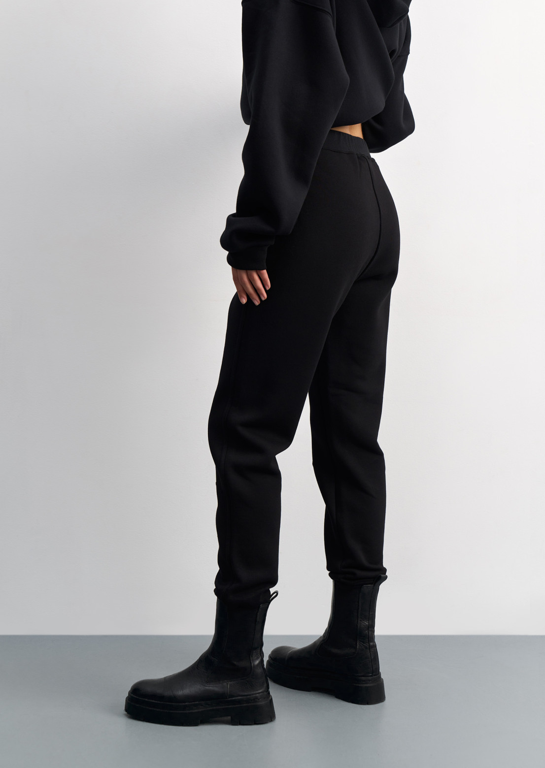 Black color women basic three-thread insulated trousers