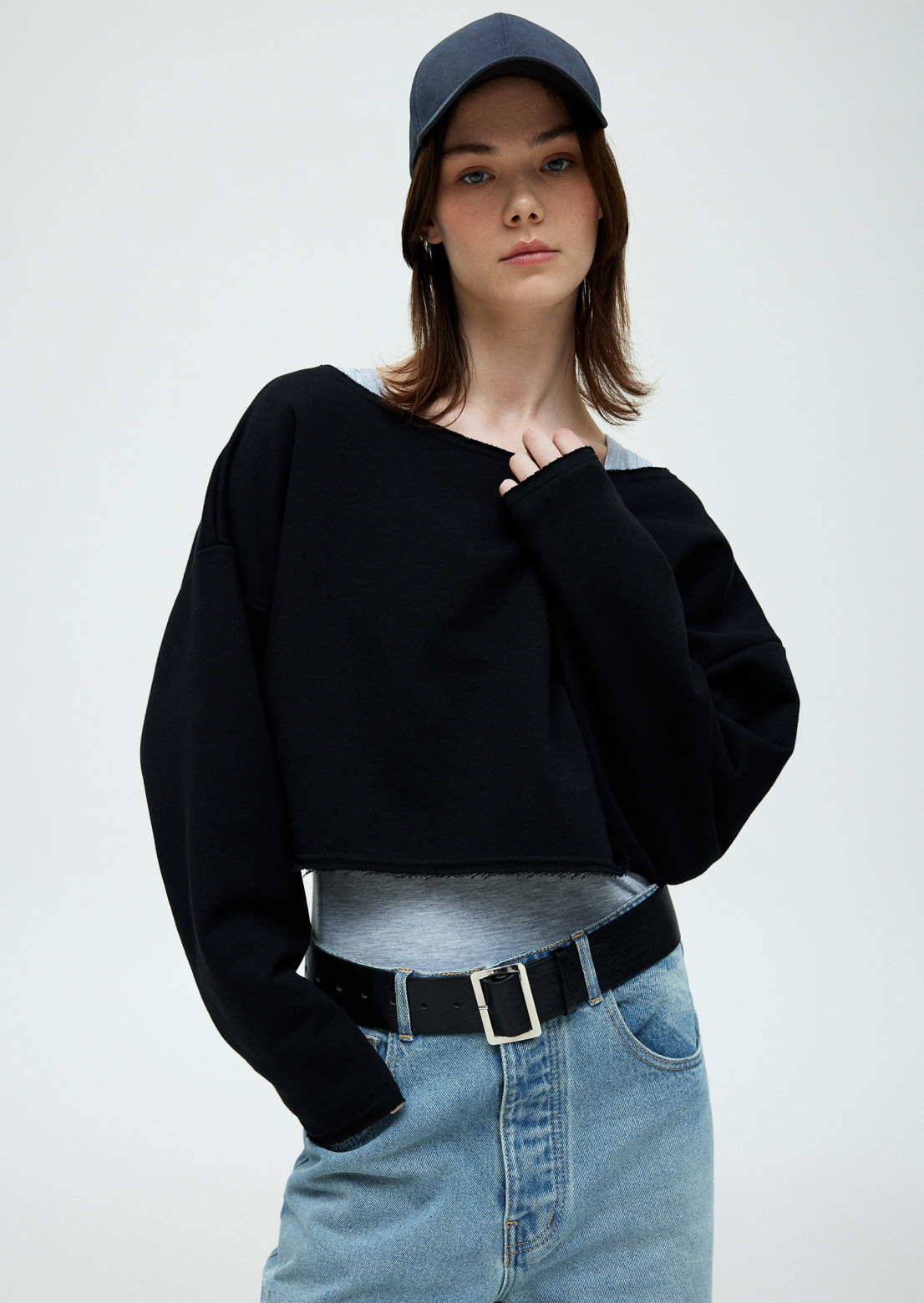 Black color three-thread crop-sweatshirt