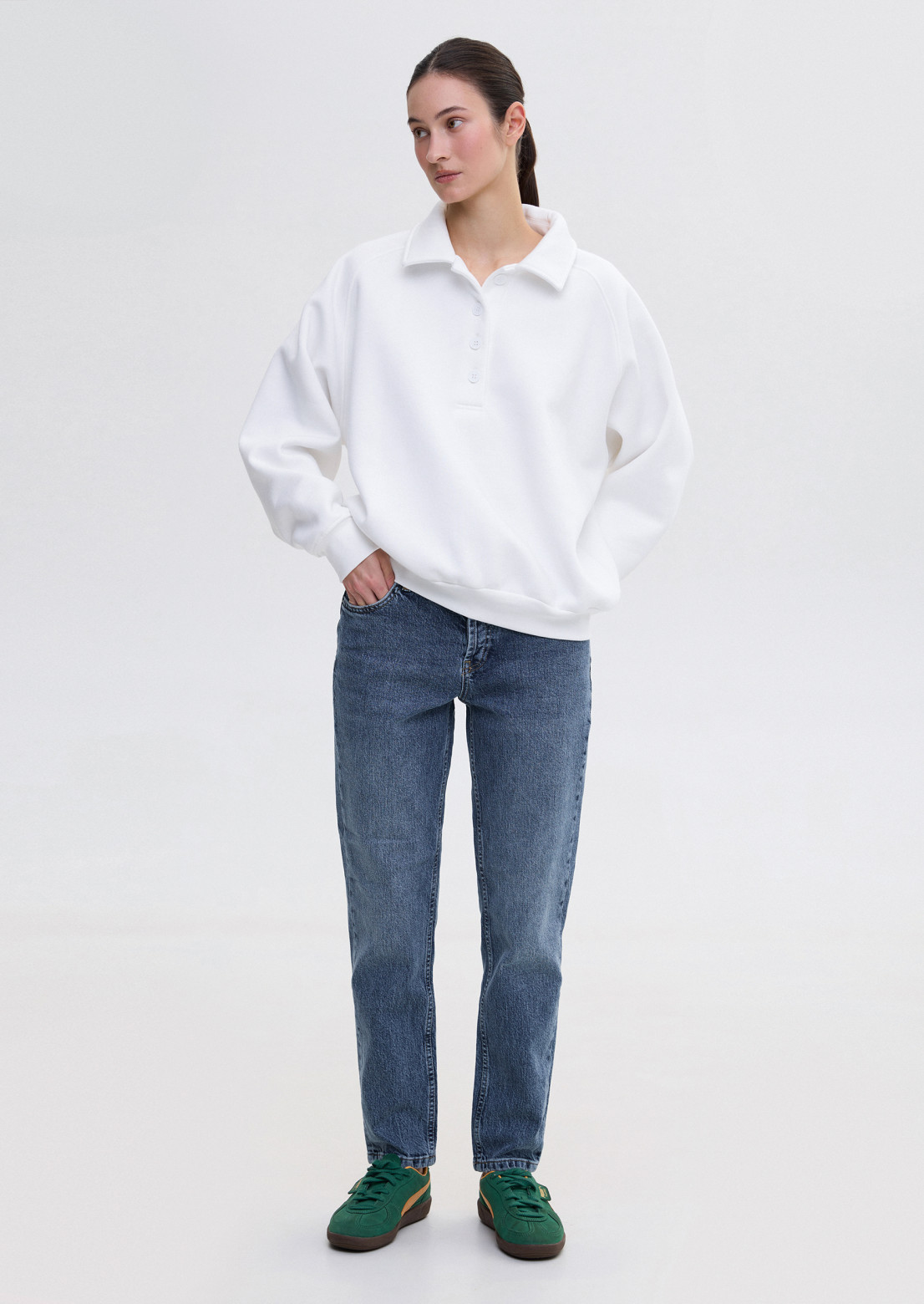 Blue color slim mom jeans