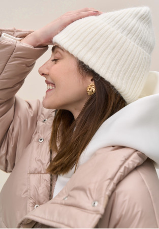 Шапка зі змішаної ангори молочна
