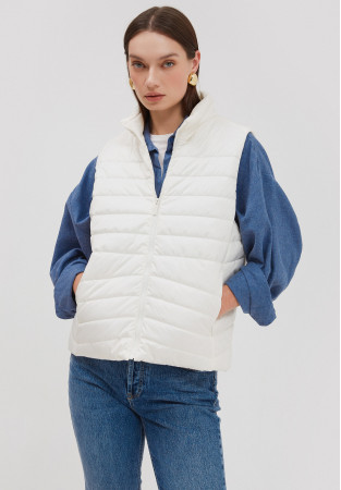 Жилет тонкий молочний