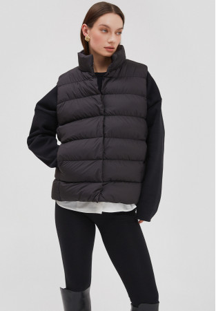 Жилет на кнопках чорний