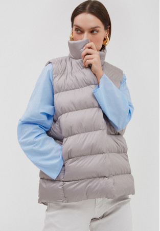 Жилет на кнопках сірий