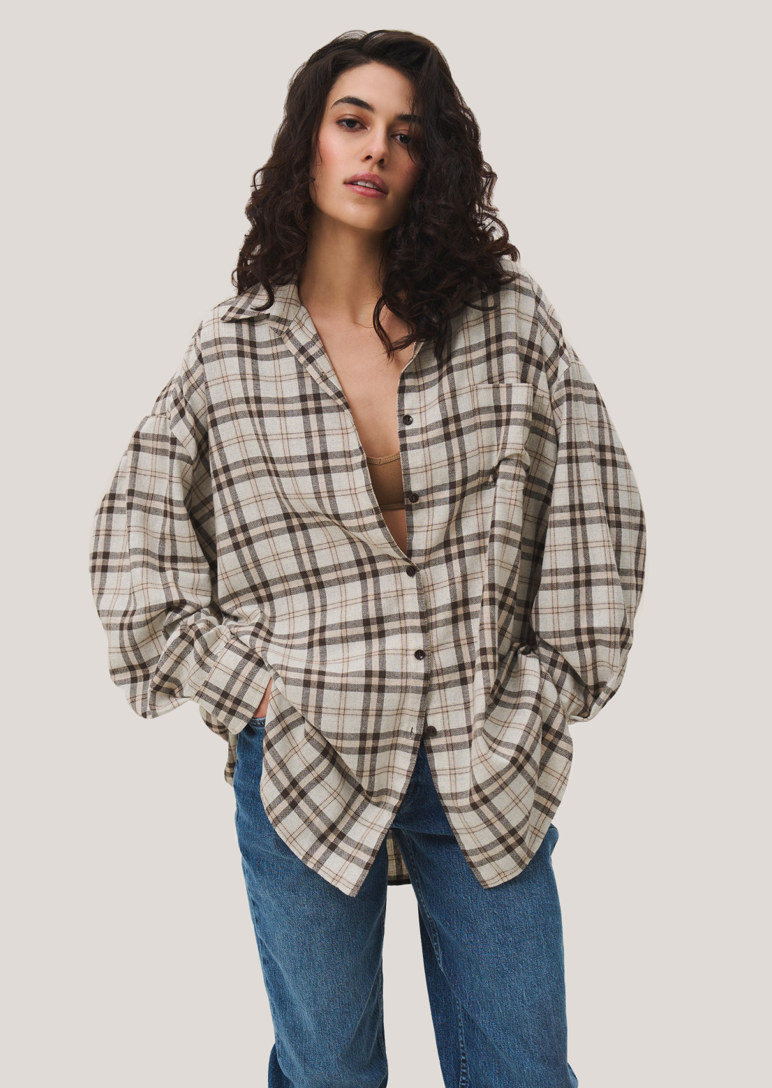 Checkered brown shirt with voluminous sleeves