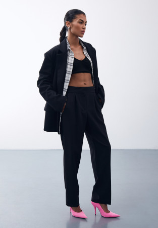 Штани класичні зі стрілкою укорочені чорні