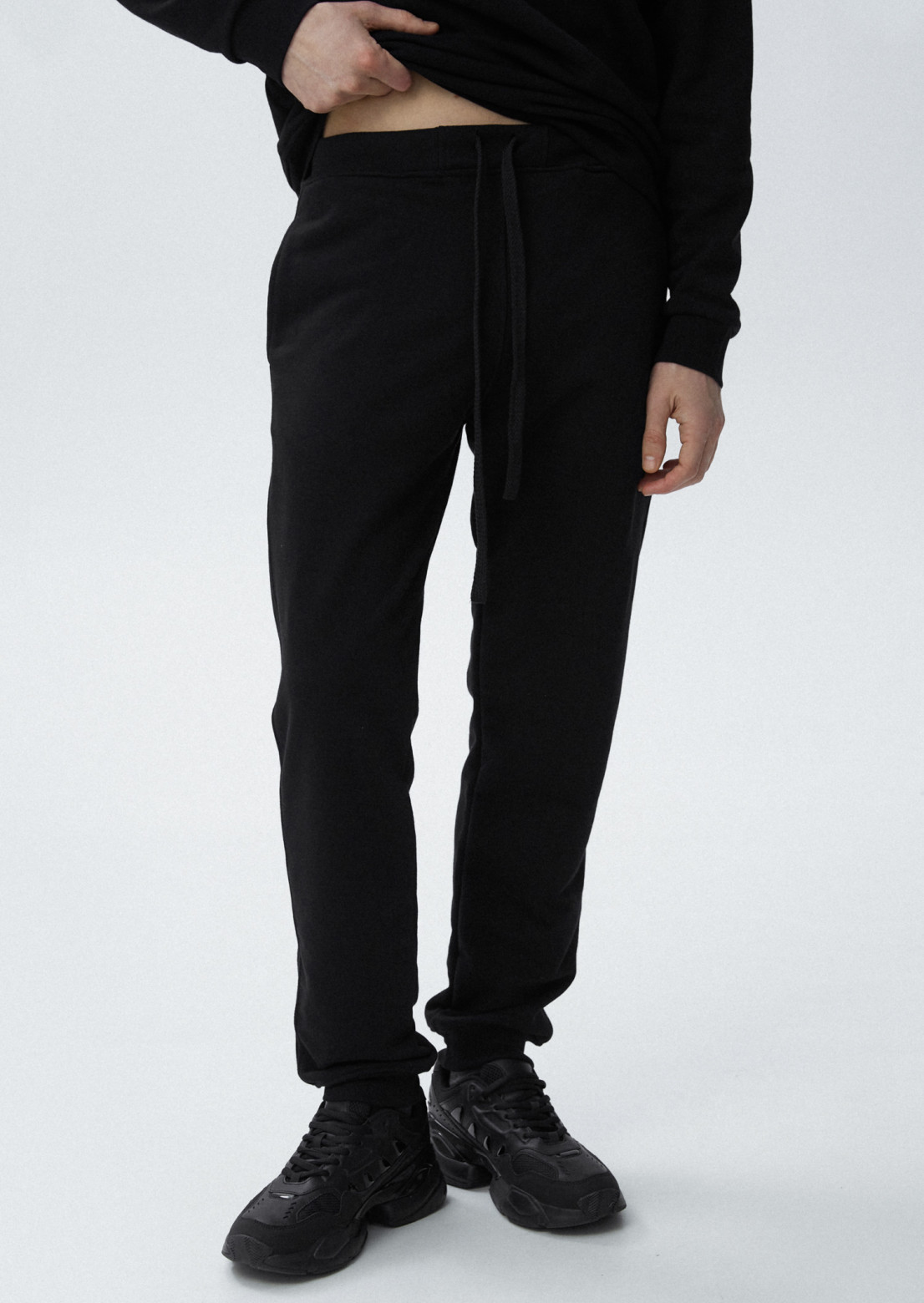 Black color men basic three-thread trousers with a lace