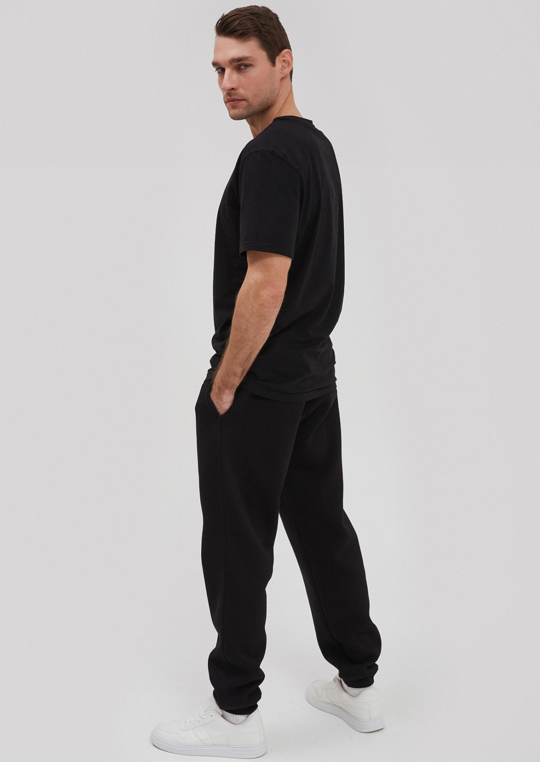 Black color basic three-thread insulated trousers 2