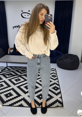 High waist jeans with an arrow blue 