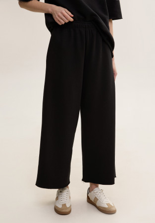 Black three-thread culottes