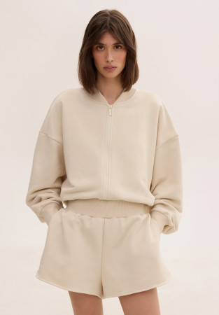 Natural shorts made of dense three-thread