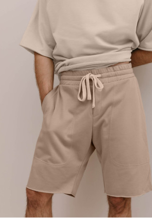 Beige color men's three-thread elongated shorts Beige color men's three-thread elongated shorts