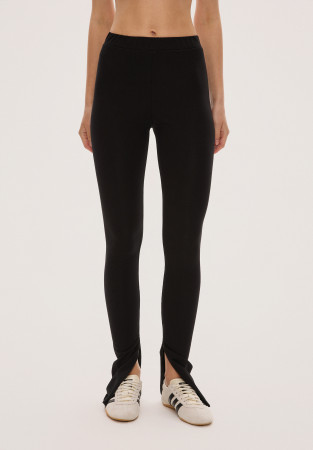 Leggings with a slit