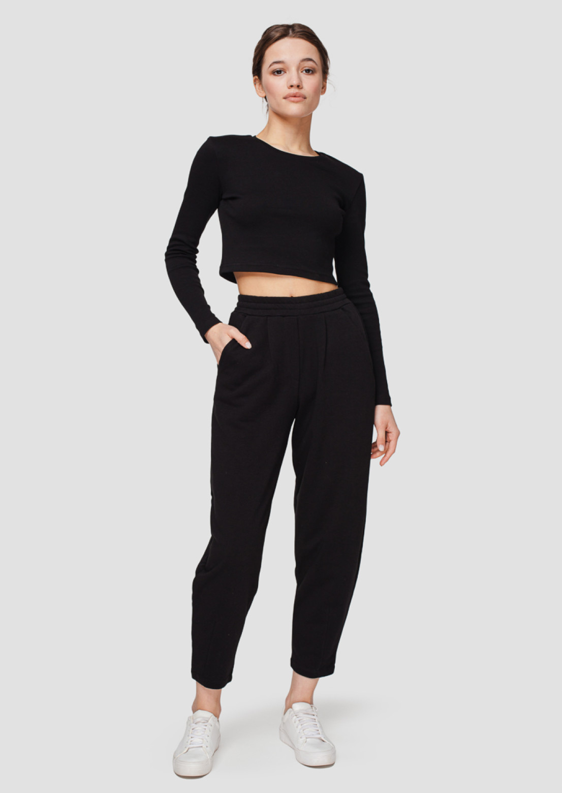 Black three-thread pants with pinches
